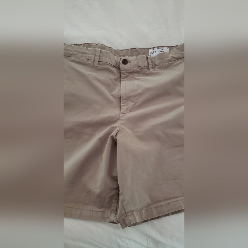 Men's Gap shorts in beige size 36
